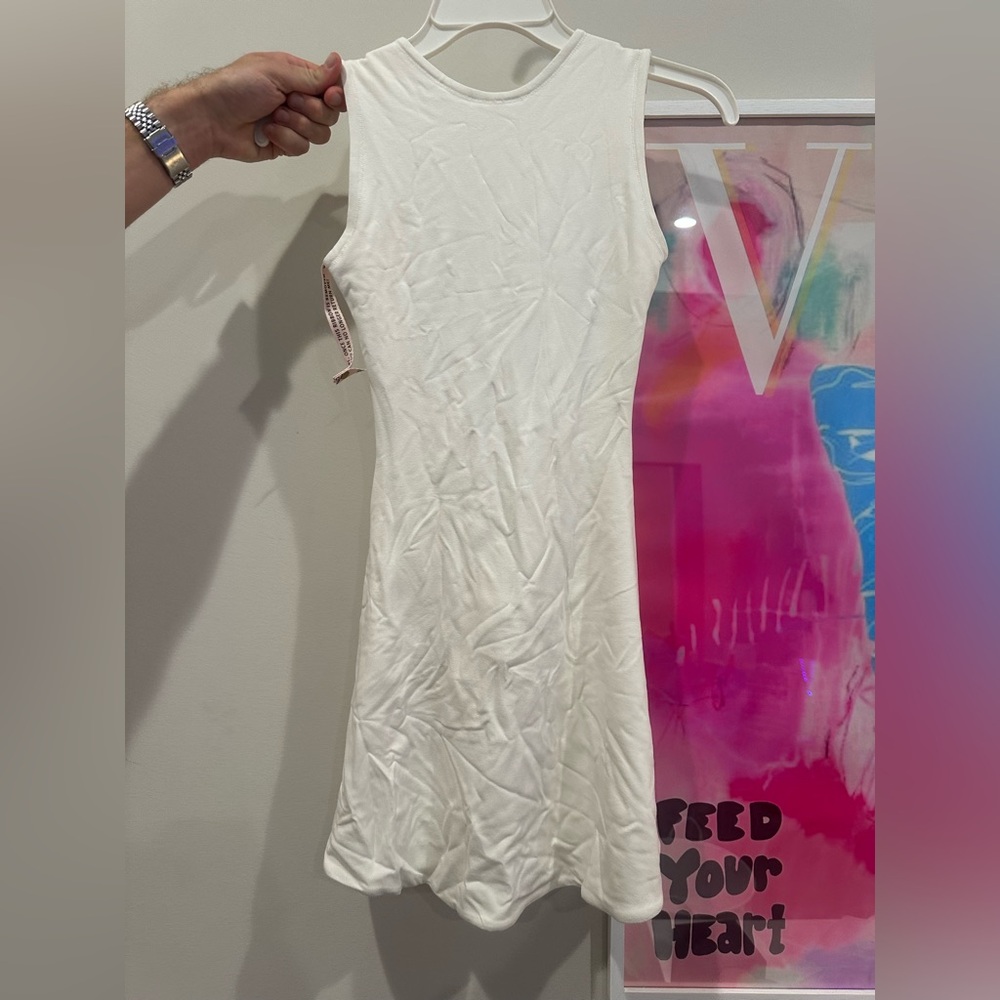 Elegant White Sleeveless Dress